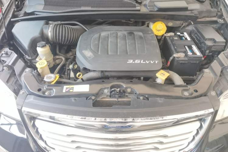 Used Chrysler Grand Voyager 2013 3.6L Luxury Edition Engine Bay