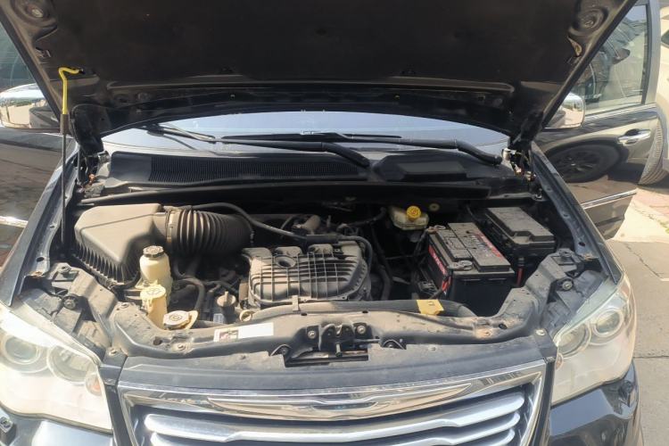 Used Chrysler Grand Voyager 2013 3.6L Luxury Edition Engine Bay
