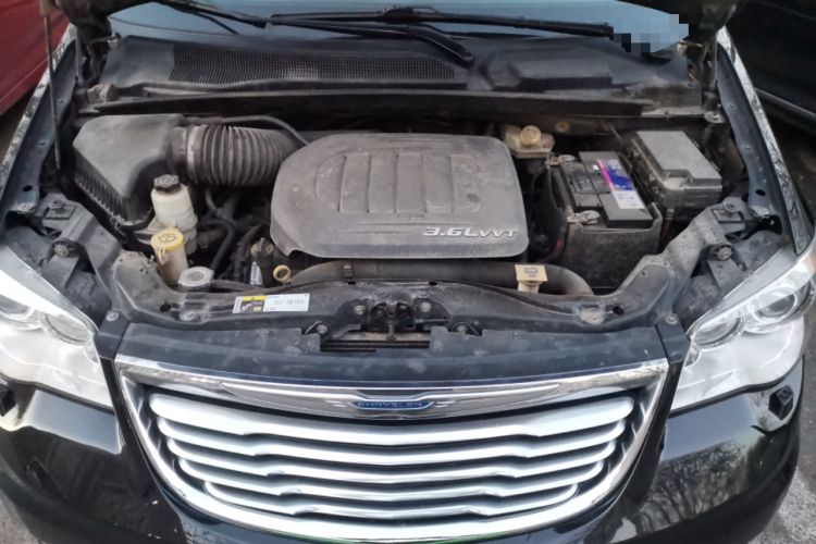 Used Chrysler Grand Voyager 2013 3.6L Luxury Edition Engine Bay