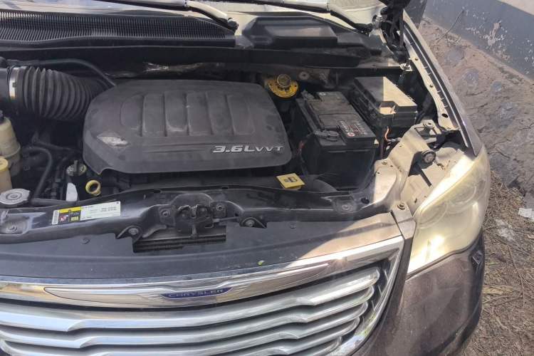 Used Chrysler Grand Voyager 2013 3.6L Luxury Edition Engine Bay Left