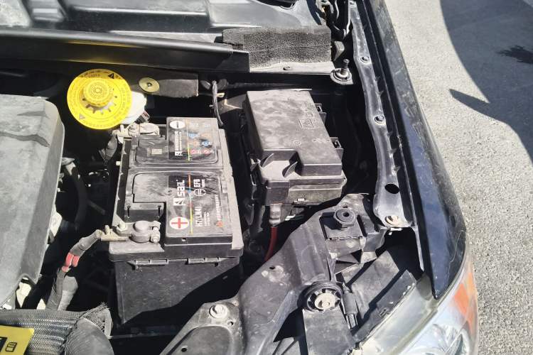 Used Chrysler Grand Voyager 2013 3.6L Luxury Edition Engine Bay Left