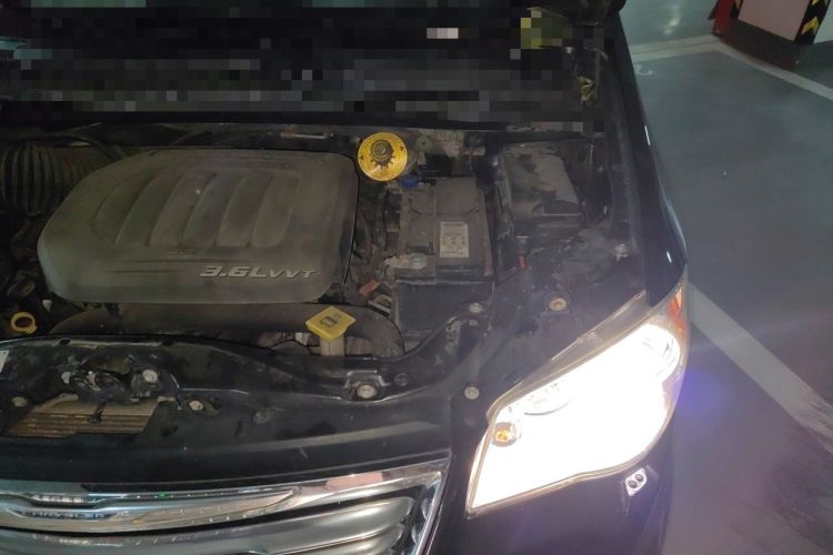 Used Chrysler Grand Voyager 2013 3.6L Luxury Edition Engine Bay Left