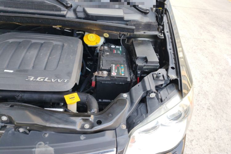 Used Chrysler Grand Voyager 2013 3.6L Luxury Edition Engine Bay Left