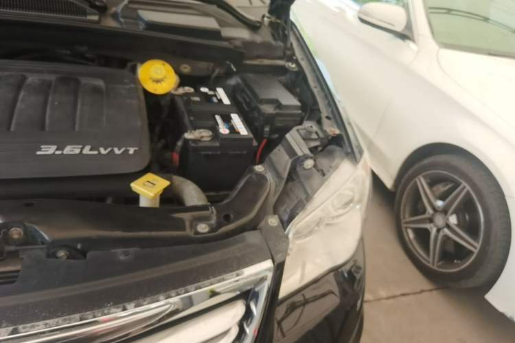 Used Chrysler Grand Voyager 2013 3.6L Luxury Edition Engine Bay Left