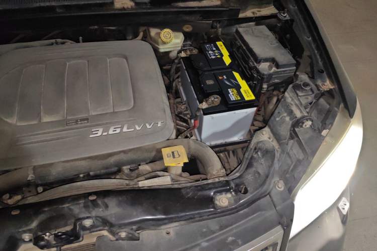 Used Chrysler Grand Voyager 2013 3.6L Luxury Edition Engine Bay Left