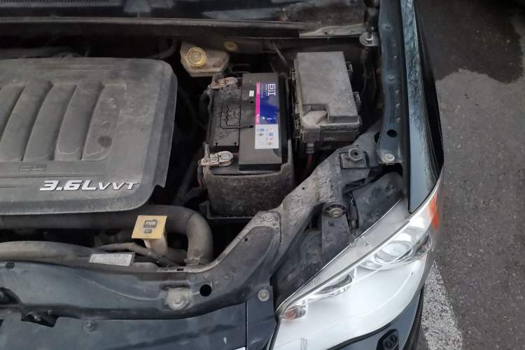 Used Chrysler Grand Voyager 2013 3.6L Luxury Edition Engine Bay Left