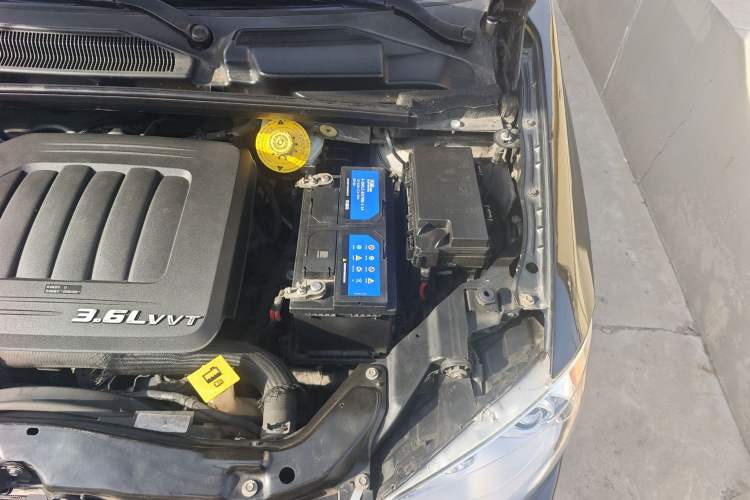 Used Chrysler Grand Voyager 2013 3.6L Luxury Edition Engine Bay Left