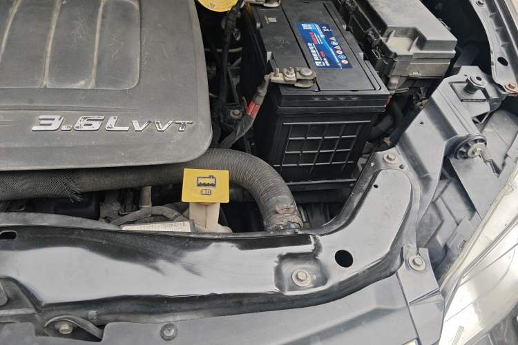 Used Chrysler Grand Voyager 2013 3.6L Luxury Edition Engine Bay Left