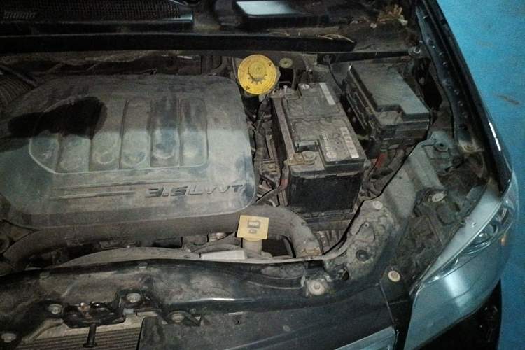 Used Chrysler Grand Voyager 2013 3.6L Luxury Edition Engine Bay Left