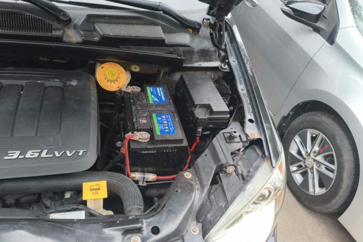 Used Chrysler Grand Voyager 2013 3.6L Luxury Edition Engine Bay Left