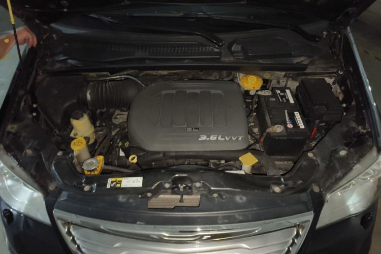 Used Chrysler Grand Voyager 2013 3.6L Luxury Edition Engine Bay