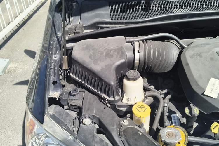 Used Chrysler Grand Voyager 2013 3.6L Luxury Edition Engine Bay Right