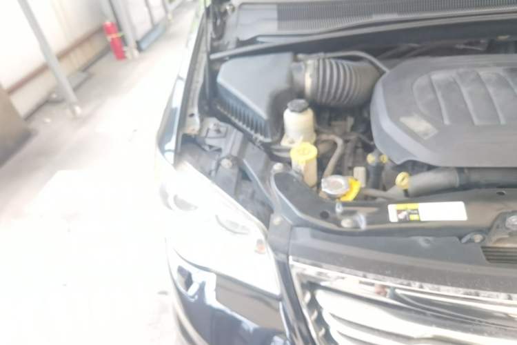 Used Chrysler Grand Voyager 2013 3.6L Luxury Edition Engine Bay Right