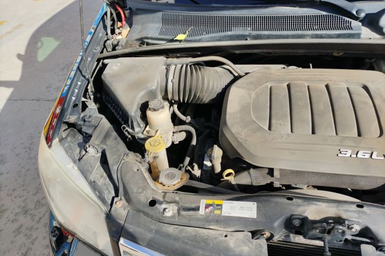 Used Chrysler Grand Voyager 2013 3.6L Luxury Edition Engine Bay Right
