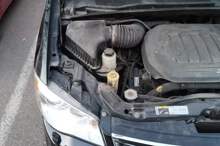 Used Chrysler Grand Voyager 2013 3.6L Luxury Edition Engine Bay Right