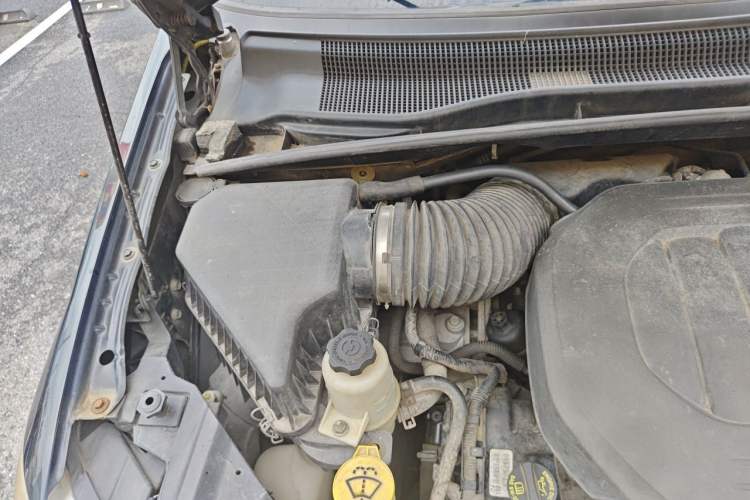 Used Chrysler Grand Voyager 2013 3.6L Luxury Edition Engine Bay Right