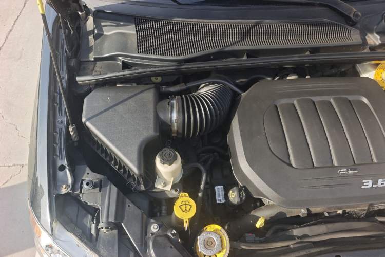 Used Chrysler Grand Voyager 2013 3.6L Luxury Edition Engine Bay Right