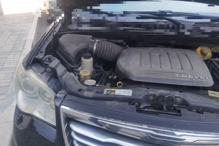 Used Chrysler Grand Voyager 2013 3.6L Luxury Edition Engine Bay Right