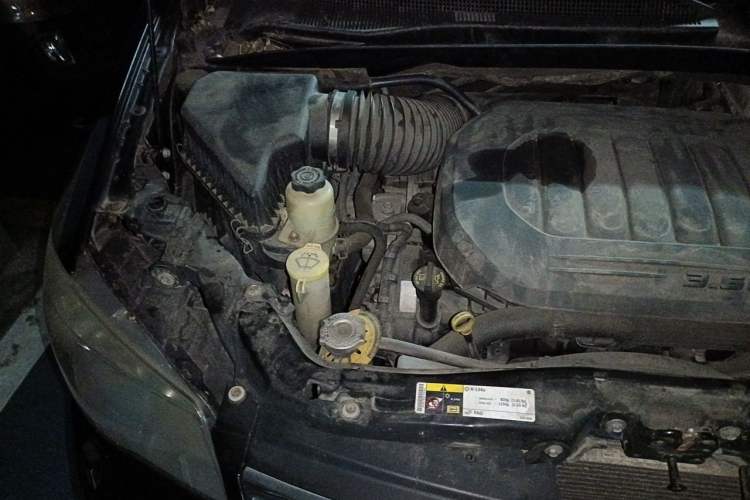 Used Chrysler Grand Voyager 2013 3.6L Luxury Edition Engine Bay Right