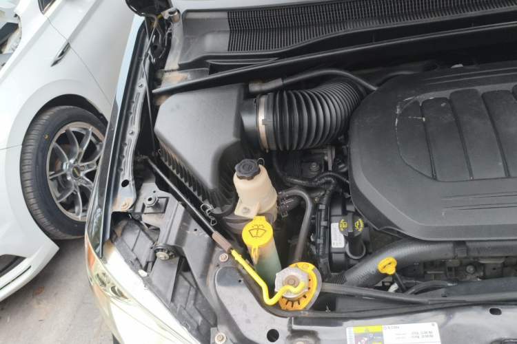 Used Chrysler Grand Voyager 2013 3.6L Luxury Edition Engine Bay Right