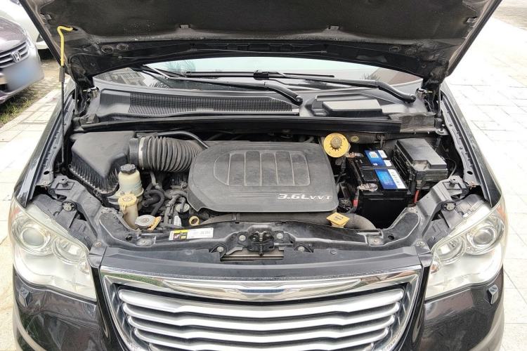 Used Chrysler Grand Voyager 2013 3.6L Luxury Edition Engine Bay