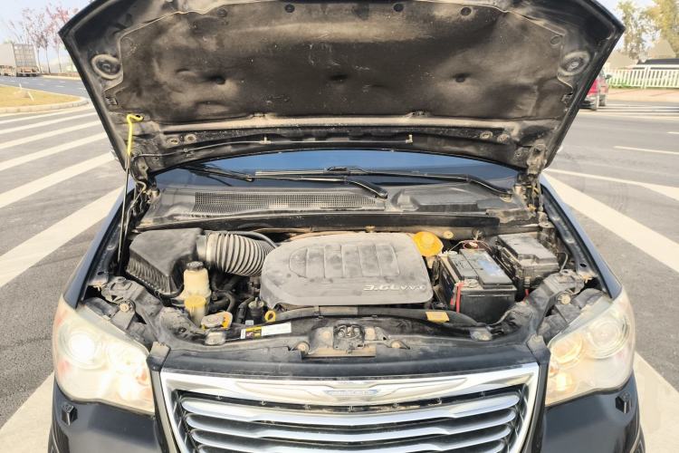 Used Chrysler Grand Voyager 2013 3.6L Luxury Edition Engine Bay