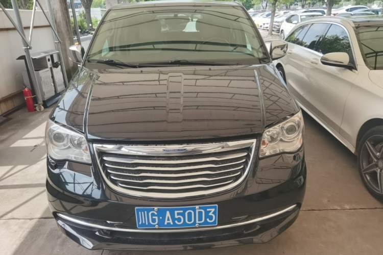 Used Chrysler Grand Voyager 2013 3.6L Luxury Edition Front