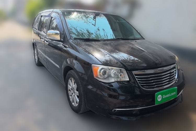 Used Chrysler Grand Voyager 2013 3.6L Luxury Edition Front Right 45 Deg