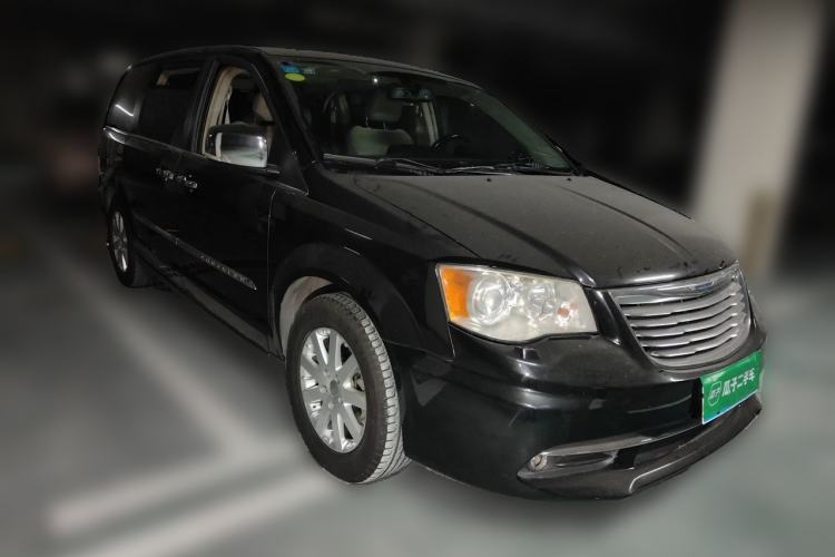 Used Chrysler Grand Voyager 2013 3.6L Luxury Edition Front Right 45 Deg