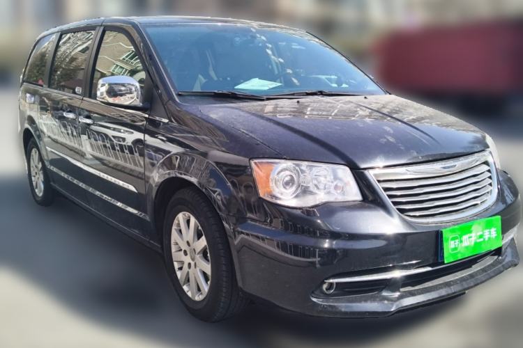 Used Chrysler Grand Voyager 2013 3.6L Luxury Edition Front Right 45 Deg