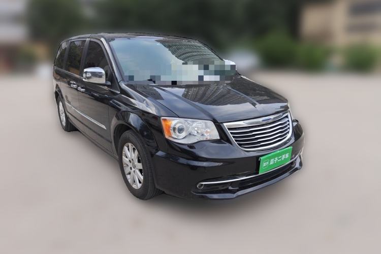 Used Chrysler Grand Voyager 2013 3.6L Luxury Edition Front Right 45 Deg