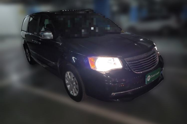 Used Chrysler Grand Voyager 2013 3.6L Luxury Edition Front Right 45 Deg
