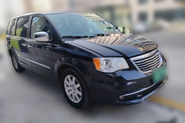 Used Chrysler Grand Voyager 2013 3.6L Luxury Edition Front Right 45 Deg