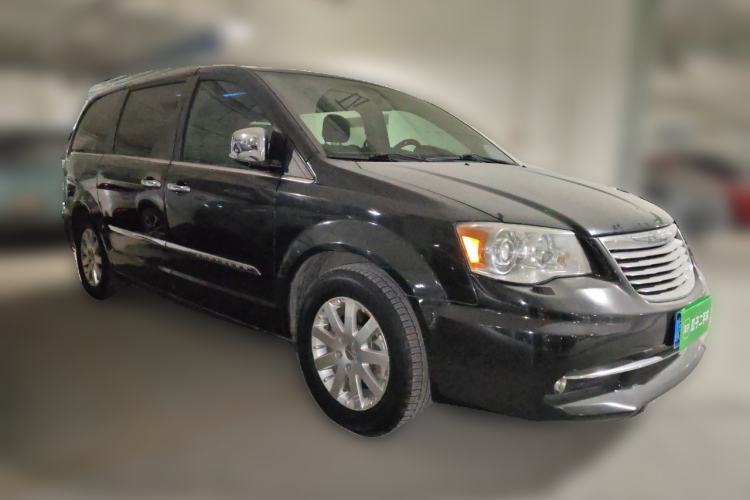 Used Chrysler Grand Voyager 2013 3.6L Luxury Edition Front Right 45 Deg