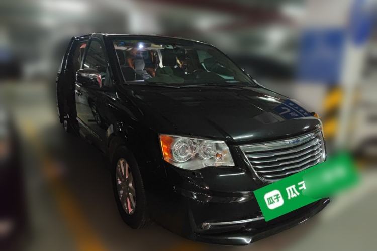 Used Chrysler Grand Voyager 2013 3.6L Luxury Edition Front Right 45 Deg