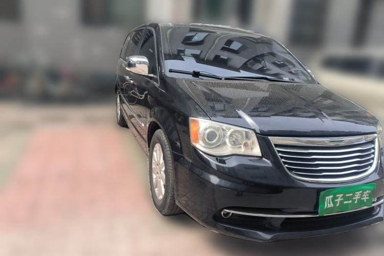 Used Chrysler Grand Voyager 2013 3.6L Luxury Edition Front Right 45 Deg