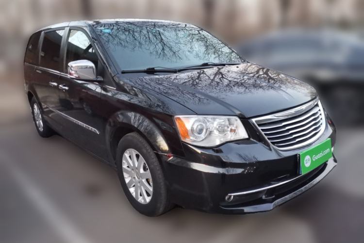 Used Chrysler Grand Voyager 2013 3.6L Luxury Edition Front Right 45 Deg
