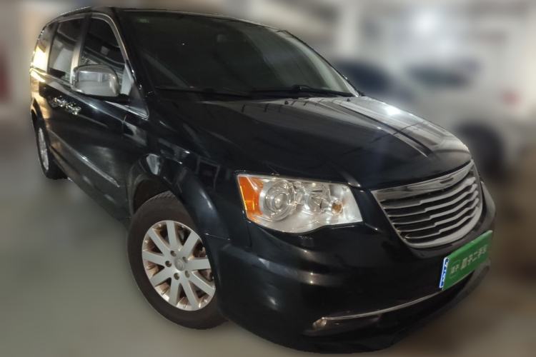 Used Chrysler Grand Voyager 2013 3.6L Luxury Edition Front Right 45 Deg