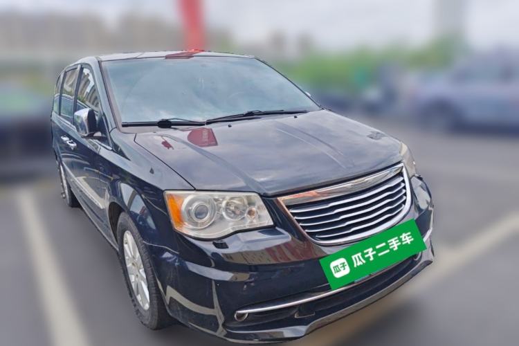 Used Chrysler Grand Voyager 2013 3.6L Luxury Edition Front Right 45 Deg