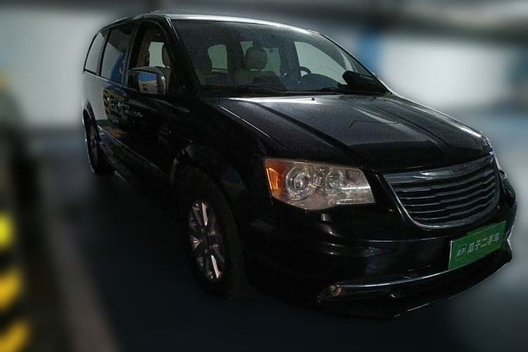 Used Chrysler Grand Voyager 2013 3.6L Luxury Edition Front Right 45 Deg