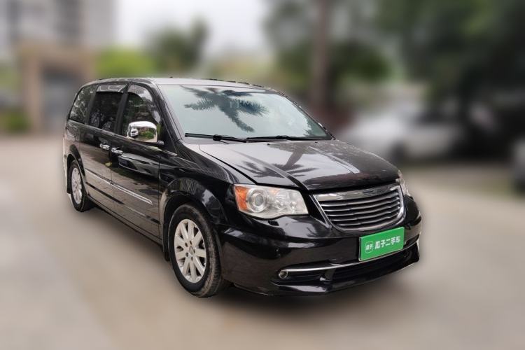 Used Chrysler Grand Voyager 2013 3.6L Luxury Edition Front Right 45 Deg
