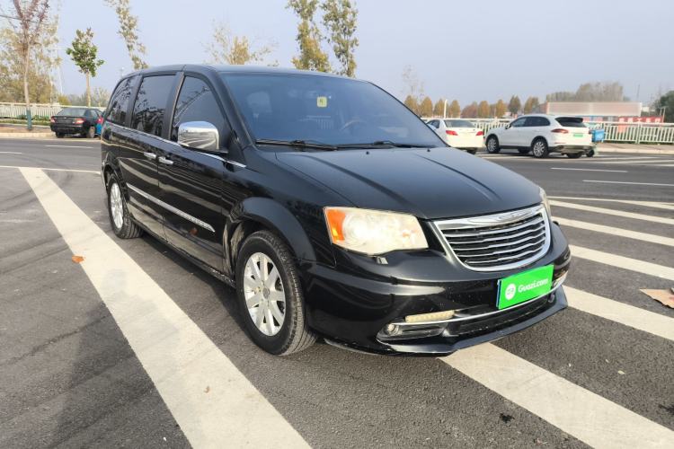 Used Chrysler Grand Voyager 2013 3.6L Luxury Edition Front Right 45 Deg