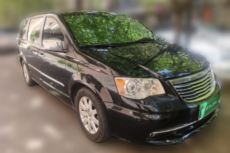 Used Chrysler Grand Voyager 2013 3.6L Luxury Edition Front Right 45 Deg