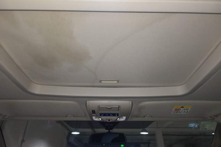 Used Chrysler Grand Voyager 2013 3.6L Luxury Edition Headliner