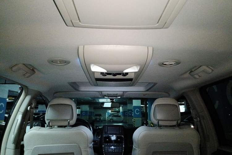 Used Chrysler Grand Voyager 2013 3.6L Luxury Edition Headliner