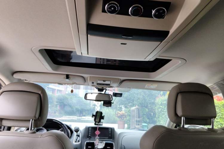 Used Chrysler Grand Voyager 2013 3.6L Luxury Edition Headliner