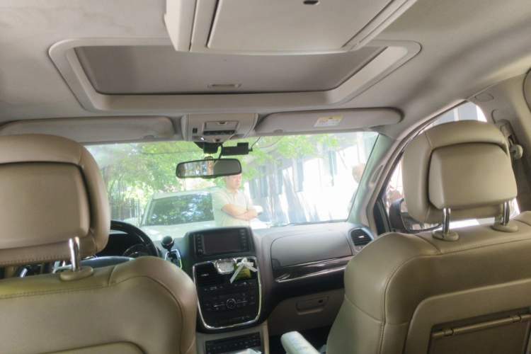 Used Chrysler Grand Voyager 2013 3.6L Luxury Edition Headliner