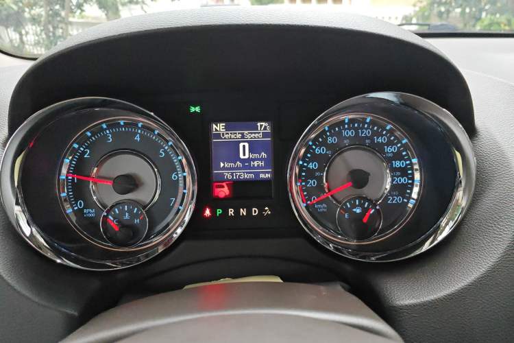 Used Chrysler Grand Voyager 2013 3.6L Luxury Edition Instrument Cluster