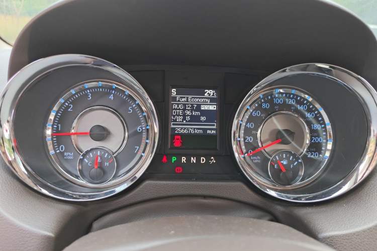 Used Chrysler Grand Voyager 2013 3.6L Luxury Edition Instrument Cluster