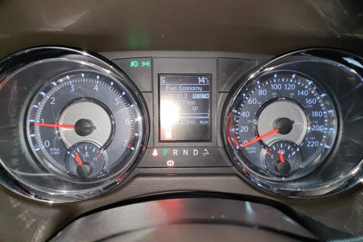 Used Chrysler Grand Voyager 2013 3.6L Luxury Edition Instrument Cluster